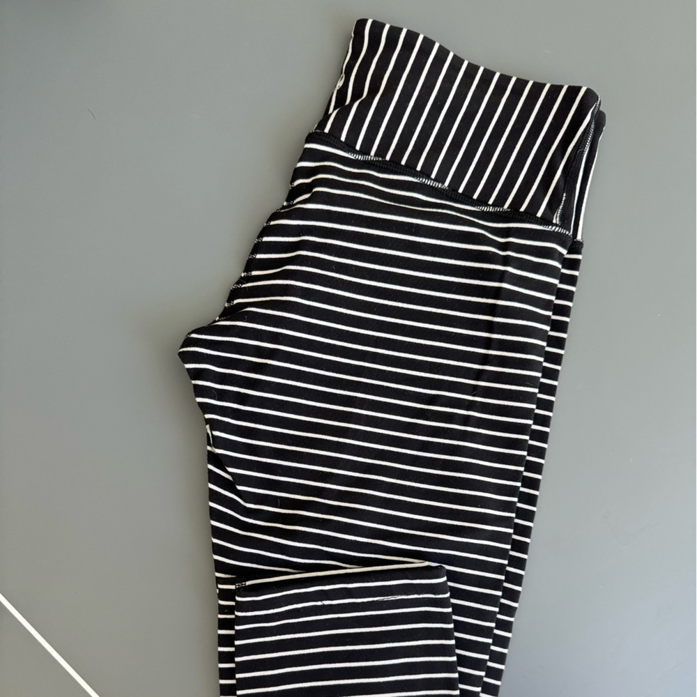 Lululemon cropped wunder under rare colorway black with white stripes